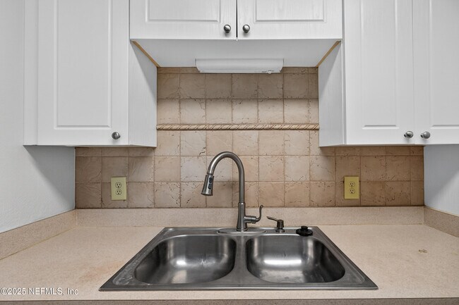 Building Photo - 10200 Belle Rive Blvd