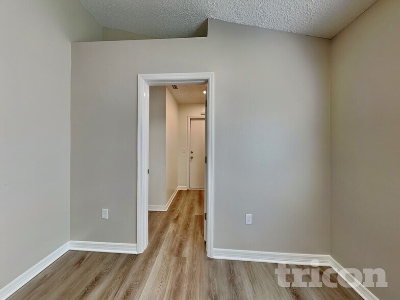 Building Photo - 649 Doe Cove Pl