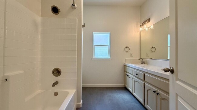 Building Photo - 1548 W Hampton Cir
