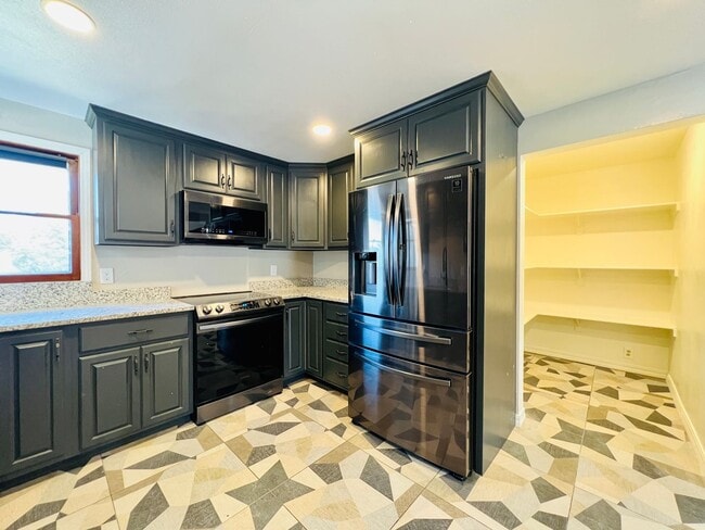 Building Photo - 2875 S Sherman St