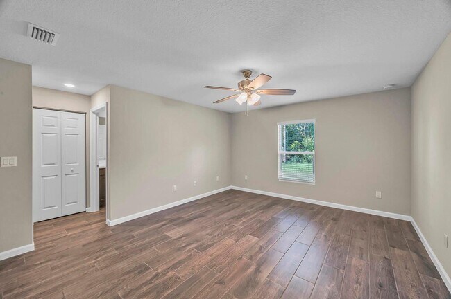 Building Photo - 574 NW Bayshore Blvd