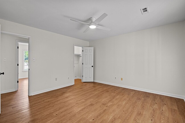 Building Photo - 3BR Ranch in Starr’s Mill District with great backyard!