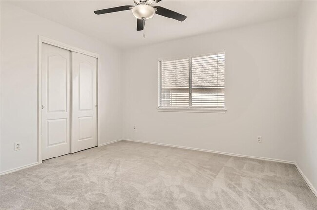 Building Photo - 1104 Canoe Cove