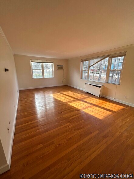 Building Photo - 7 Captain Parker Arms