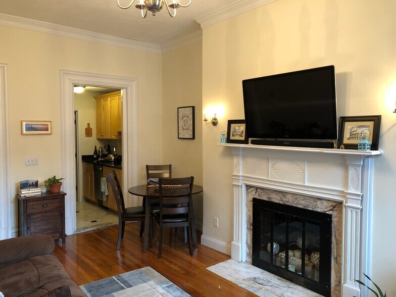 Building Photo - 181 Beacon St