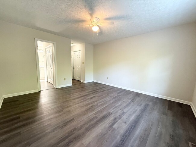 Building Photo - 340 Oran Rd