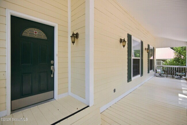 Building Photo - 1066 Patterson Is