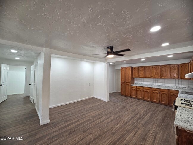 Building Photo - 363 Ontiveros St