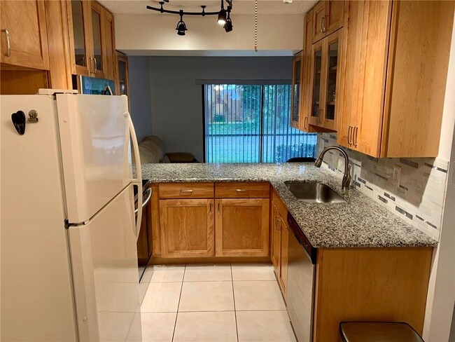 Building Photo - 9845 Riverside Dr