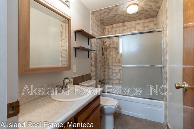 Building Photo - 3007 W Lathrop Rd