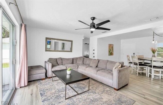 Building Photo - 1661 Coronado Rd