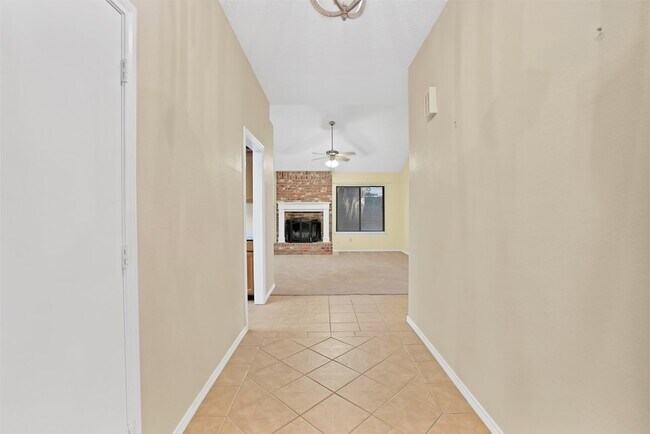Building Photo - 2118 Churchill Downs Dr
