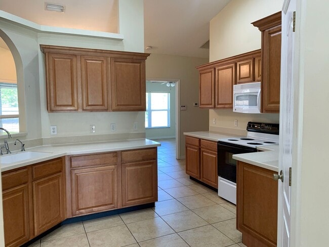 Building Photo - 4BR/3BA Horse/Pet Friendly Home on 5 Acres!