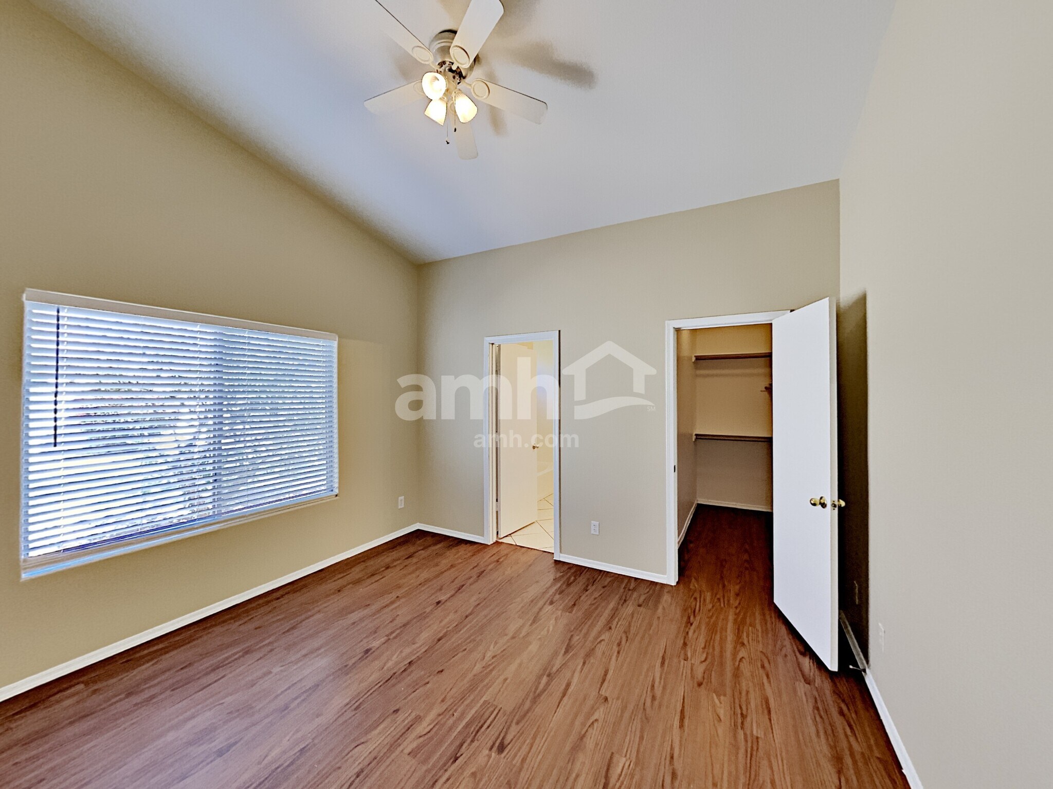 Building Photo - 8418 W Pinchot Ave