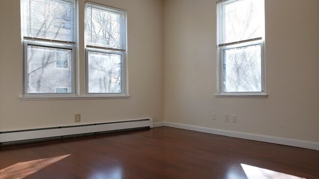 Building Photo - 65 Brookline St
