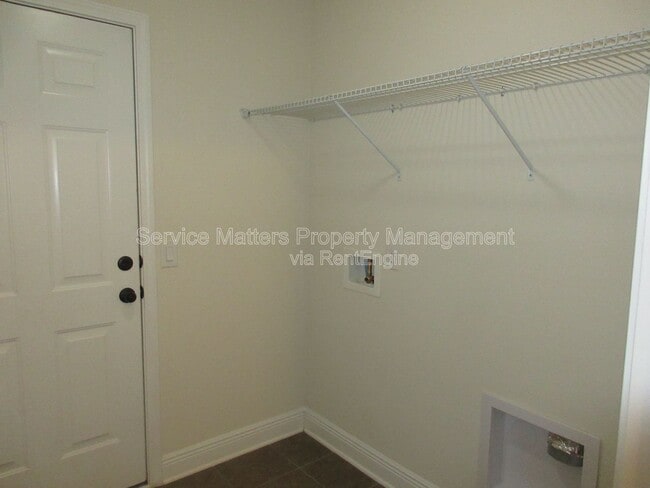 Building Photo - 5673 Cane Syrup Cir