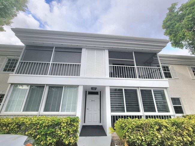 Building Photo - 6213 Bay Club Dr