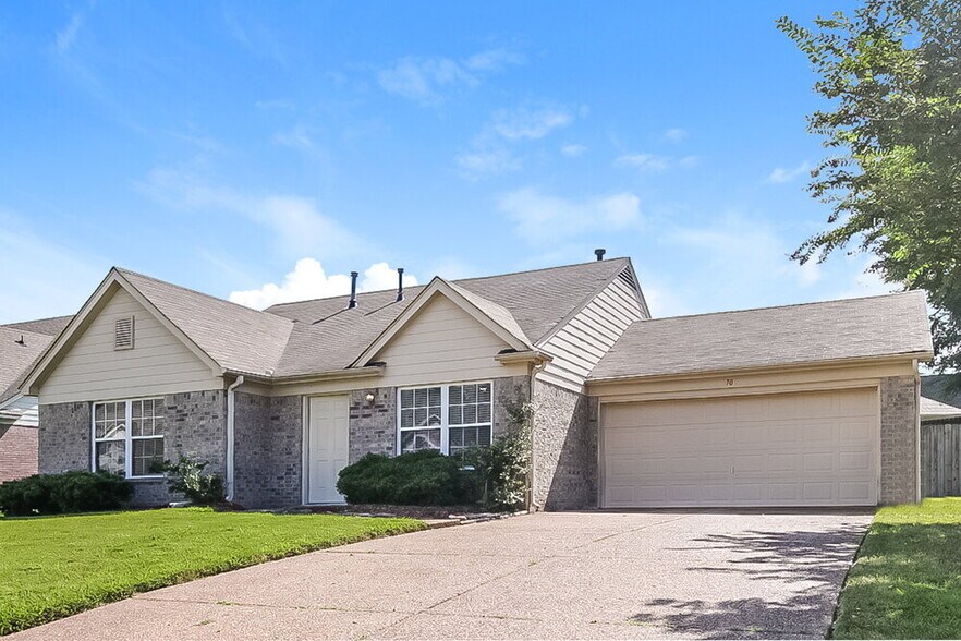 Building Photo - 70 Oakland Woods Cove