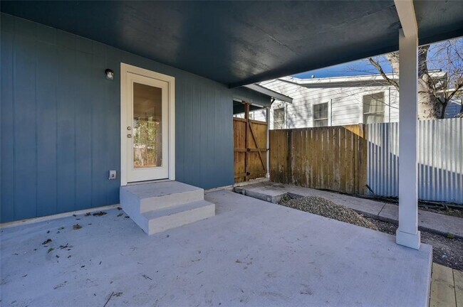 Building Photo - 1709 Ulit Ave