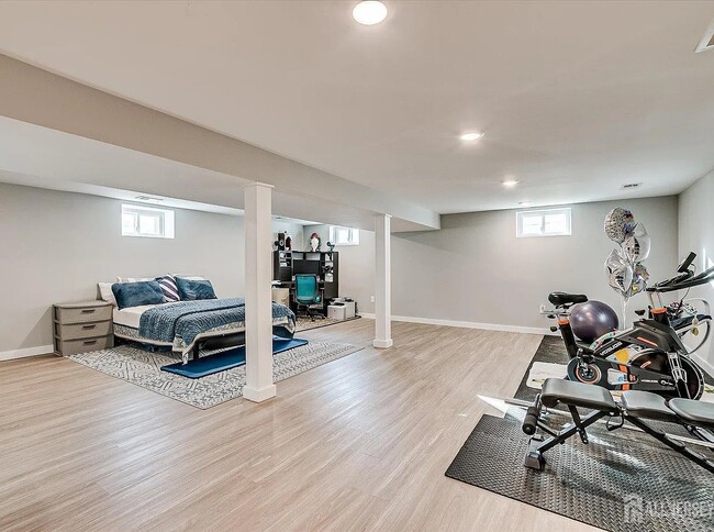 Building Photo - Single family house