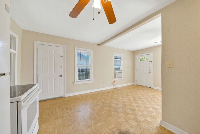 Building Photo - 313 La Manda Blvd