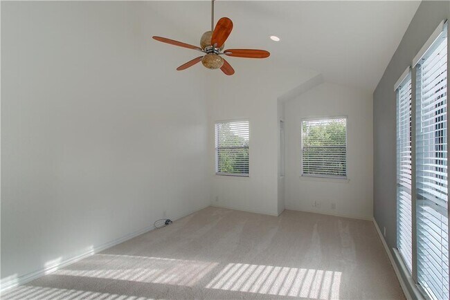 Building Photo - 9305 Granada Hills Dr