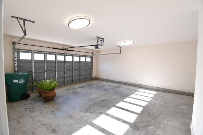Building Photo - 735 Loblolly Bay Dr