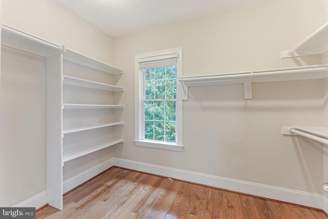 Building Photo - 829 Golden Arrow St