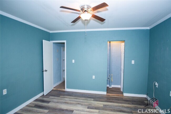 Building Photo - 1224 Hull Rd