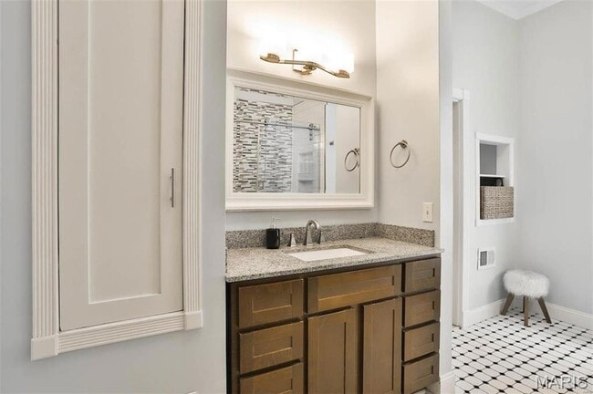 Building Photo - 2018 Senate St