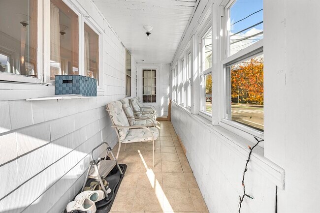 Building Photo - 50 Temple St