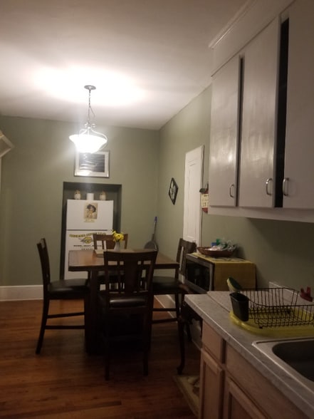 Building Photo - 2217 Marion St