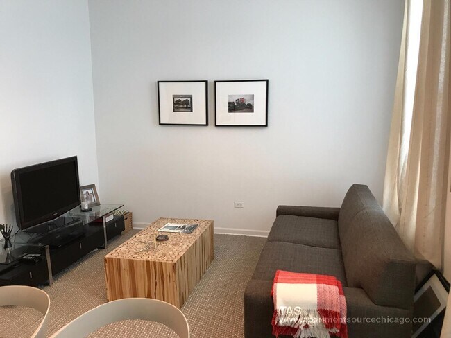 Building Photo - 2022 S Throop St