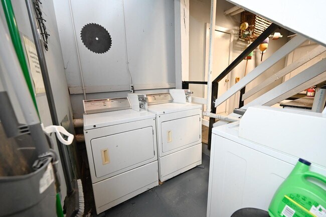 Building Photo - 6 Beacon St