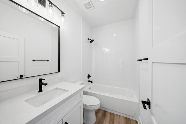 Building Photo - 23 Presidio Rd