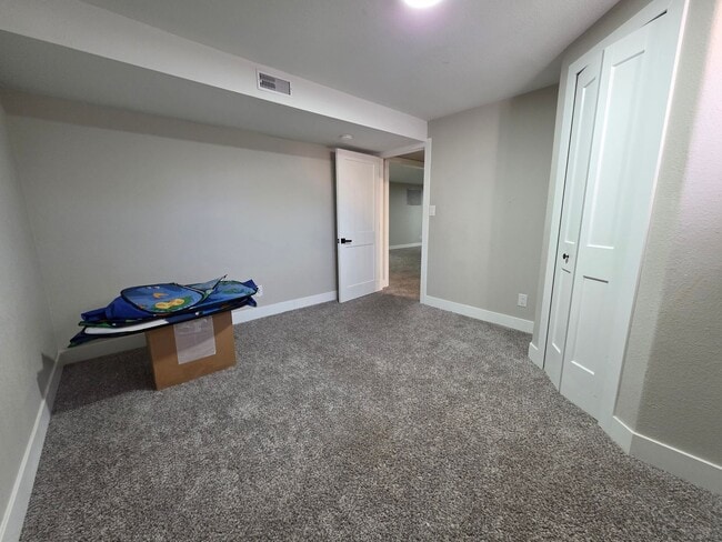 Building Photo - 5 Bed 2 bath Home near Fort Carson!!