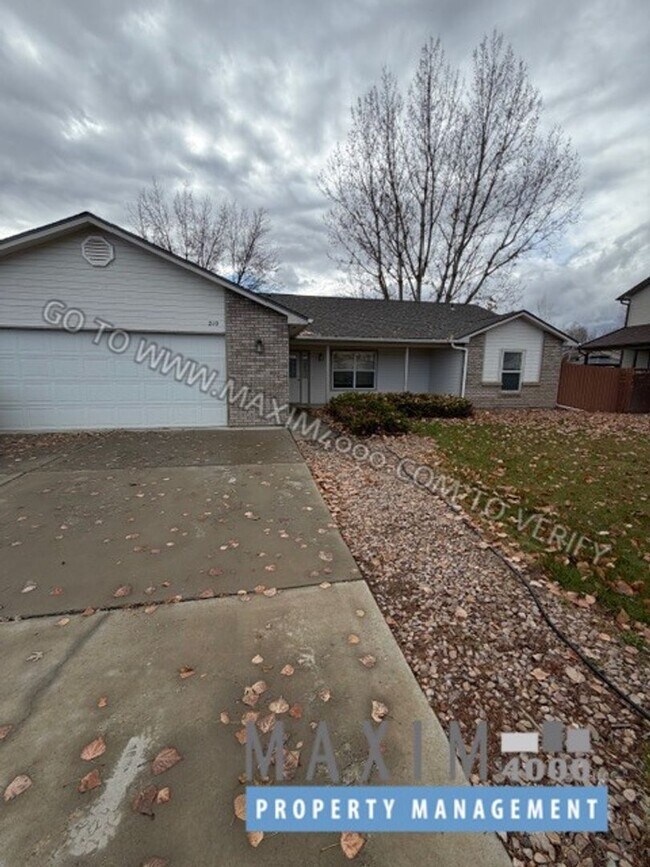 Building Photo - 210 W Sunset Dr