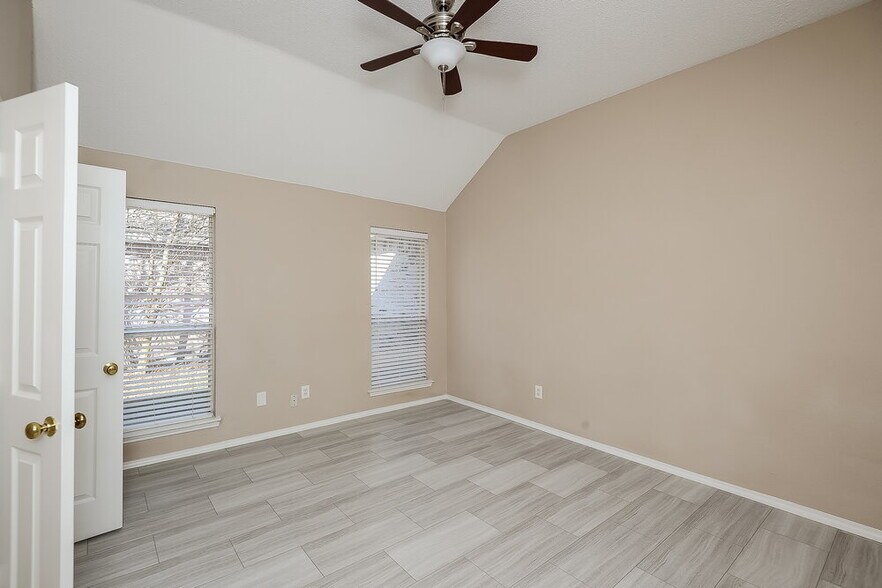 Building Photo - 224 Glen Meadow Dr