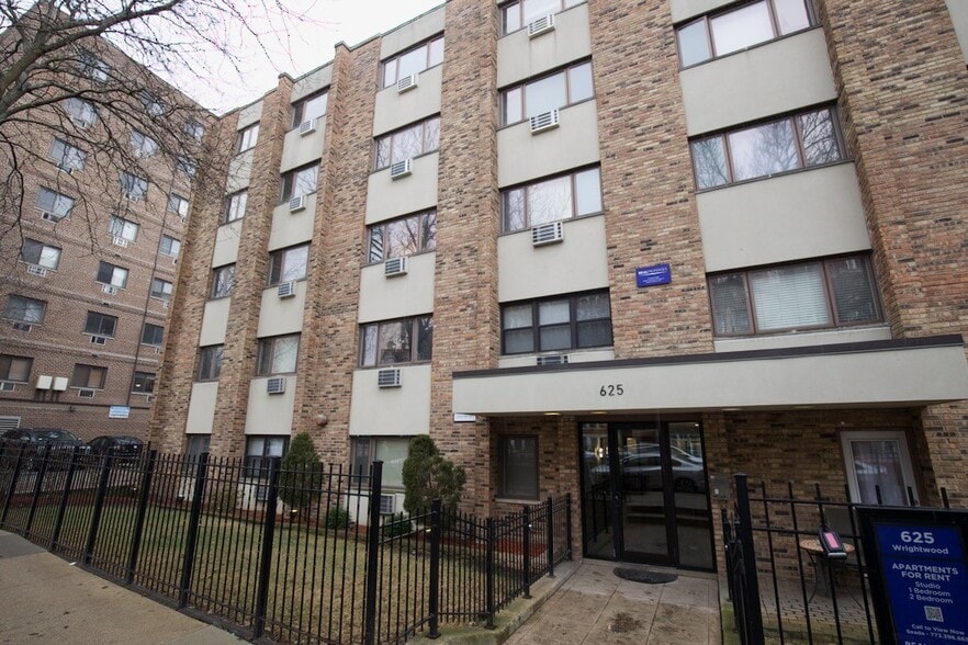 Primary Photo - 630 W Wrightwood Ave