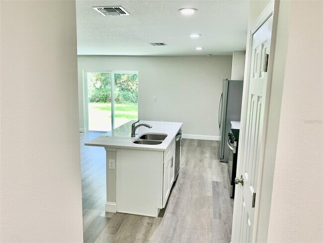 Building Photo - 6338 Lenape Ln