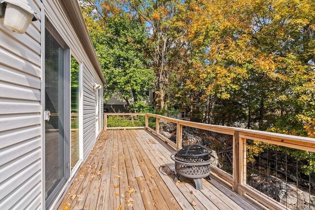 Building Photo - 102 Windwood Ln