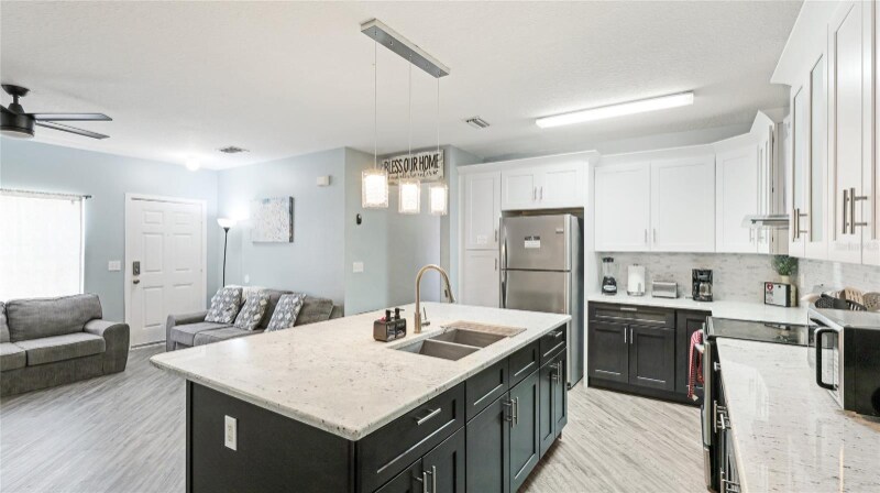 Building Photo - 2344 28th Ave E