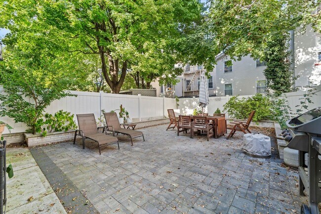 Building Photo - 44 BOORAEM Ave