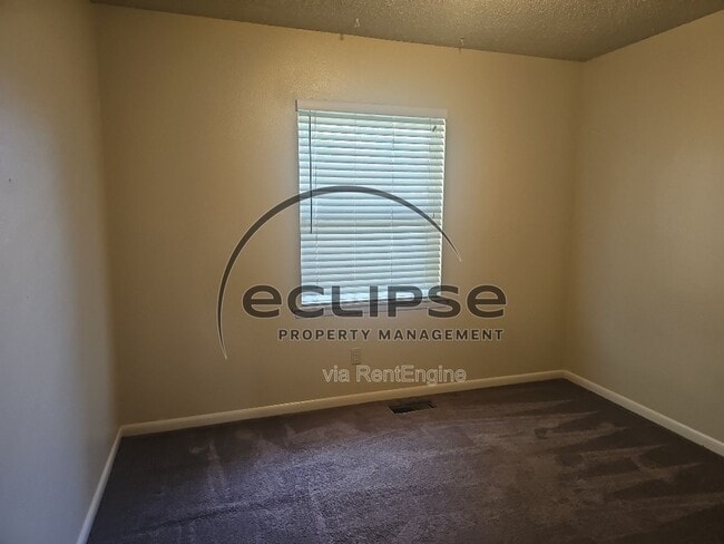 Building Photo - 717 Lee Dr