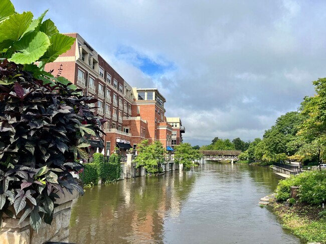 Building Photo - Great House in a great location!
