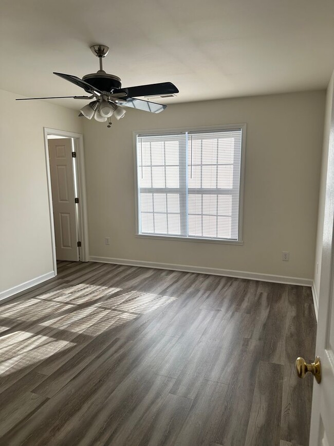 Building Photo - 3BR/2BA single level home