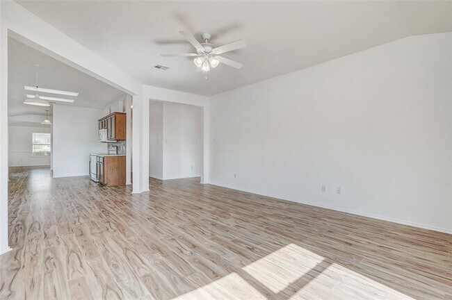 Building Photo - 1305 4 Cabin Ct