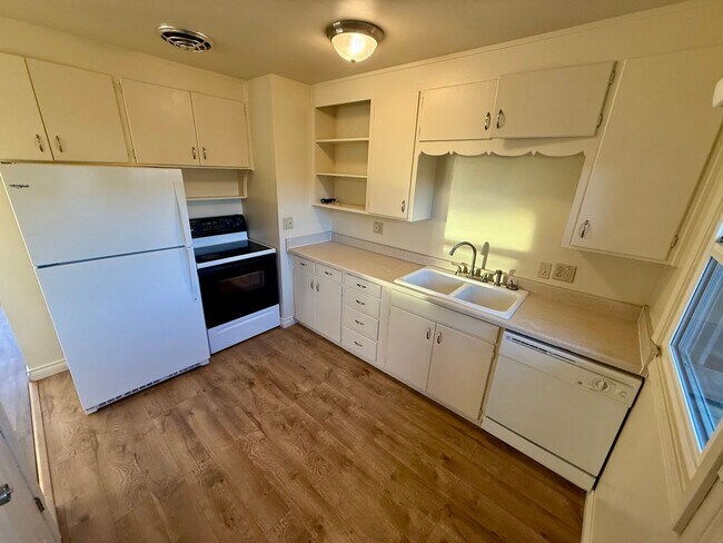 Building Photo - 3 Bedroom, 2 Bathroom in Candy Cane Lane Edition!