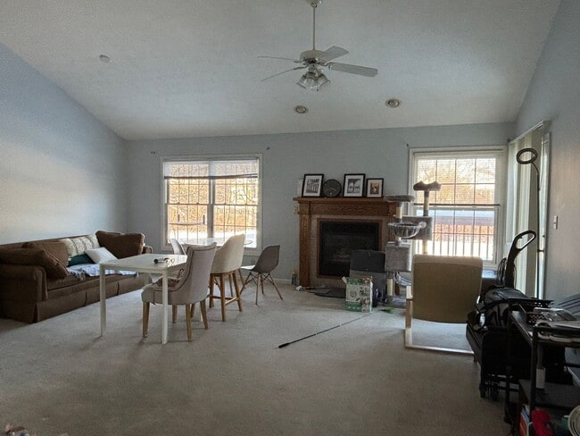 Building Photo - 214 E Pine Ave