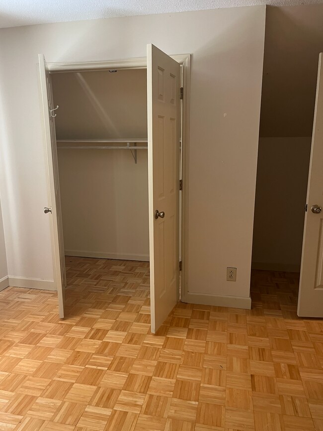 Upstairs BR1 - 1033 Lewis Farm Rd